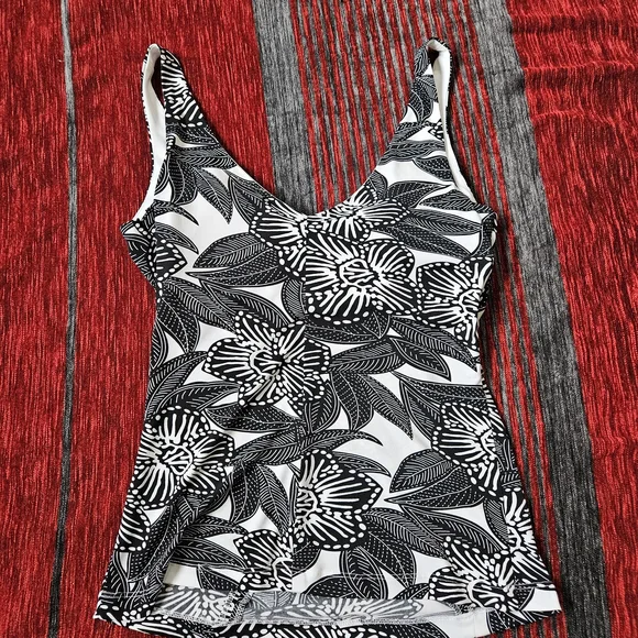 Black and White Cache Top M - Picture 4 of 8